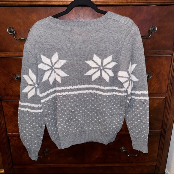 Snowflake Sweater - Picture 2 of 3